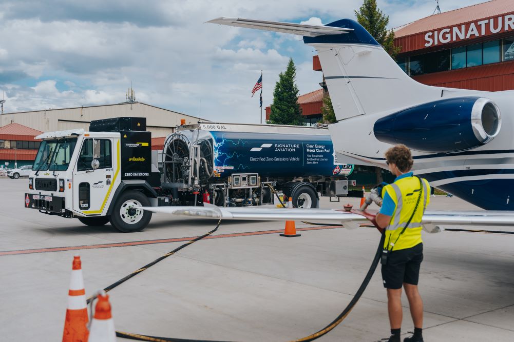 Electric_Vehicle_fueling_on_airport_in_Vail resized